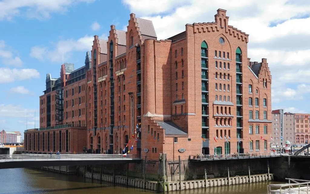 Hamburg co zwiedzić: 10 miejsc, które Cię zaskoczą i oczarują