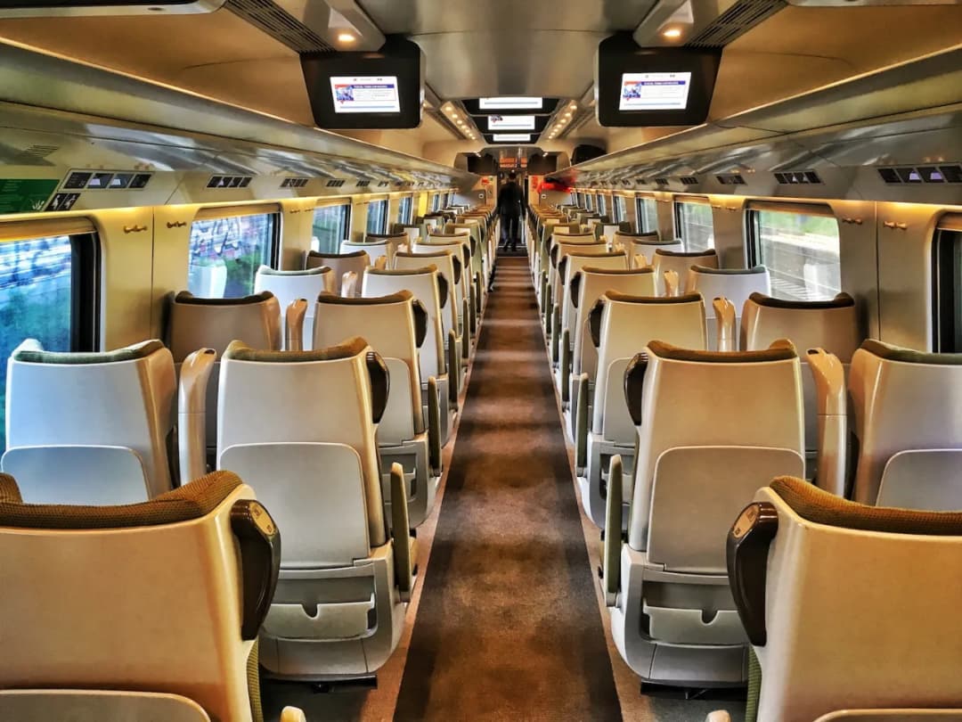 Jak wygląda pociąg intercity w środku? Zobacz, co cię czeka!
