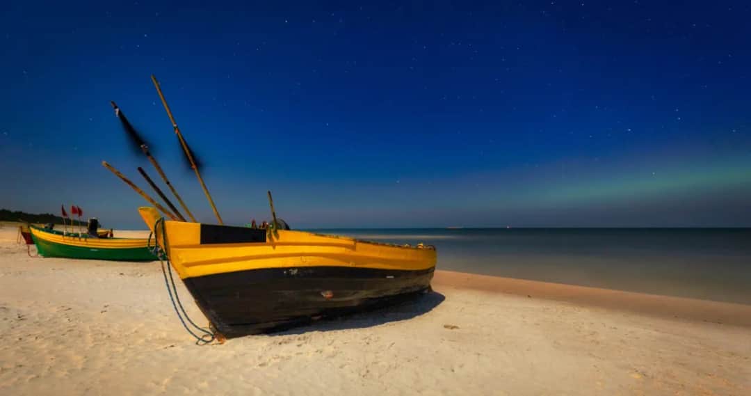 Gdzie najbliżej nad morze z Warszawy? Poznaj szybkie trasy i miejscowości