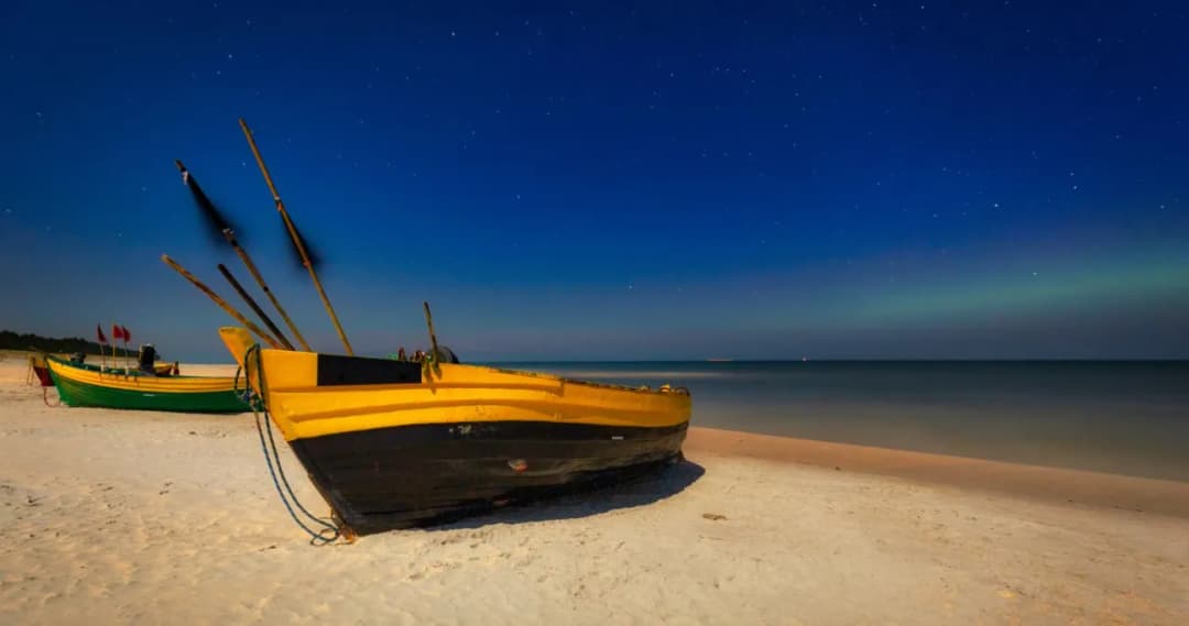 Gdzie najbliżej nad morze z Warszawy? Poznaj szybkie trasy i miejscowości