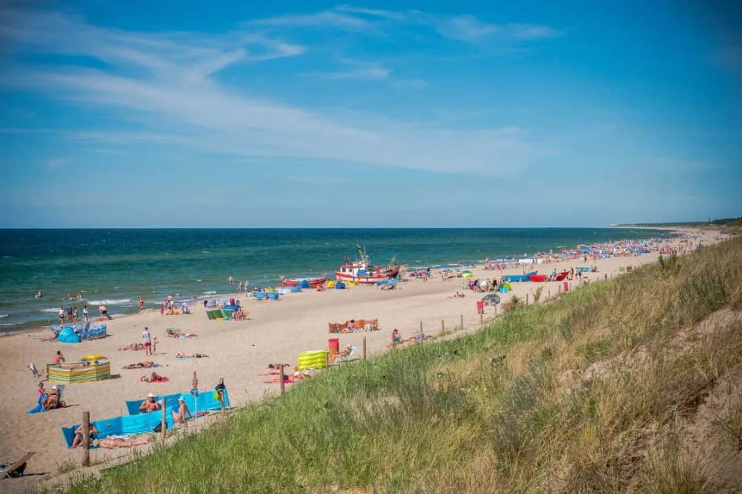 Gdzie leżą Dąbki nad morzem? Odkryj ich wyjątkową lokalizację