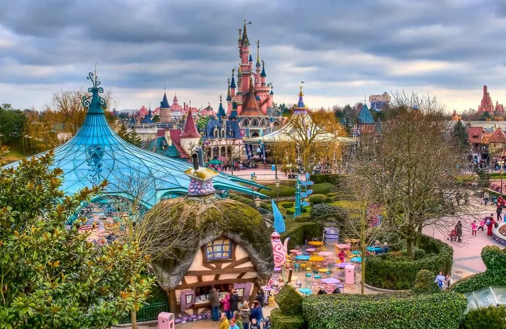 Ile kosztuje wejście do Disneylandu? Ceny biletów i zniżki, które musisz znać