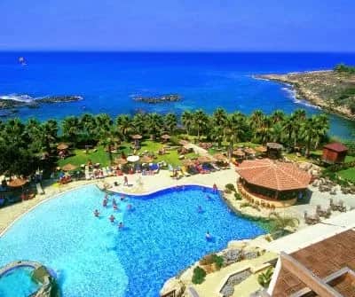 Gdzie polecieć w kwietniu? Najlepsze destynacje na wiosenne wakacje