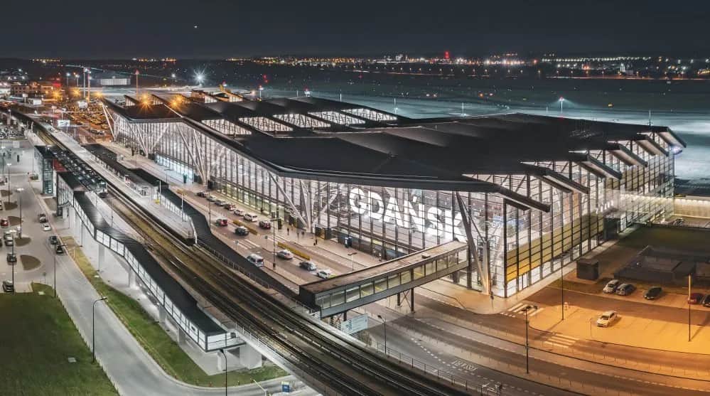 Gdzie tanio i bezpiecznie zaparkować na lotnisku Gdańsk? Sprawdź najlepsze opcje!