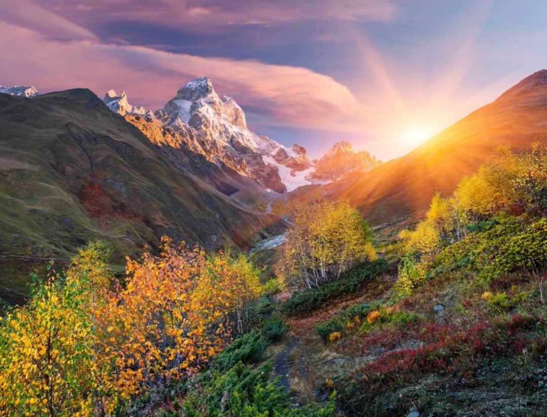 Gdzie polecieć w październiku? Najlepsze destynacje na jesienny urlop bez tłumów