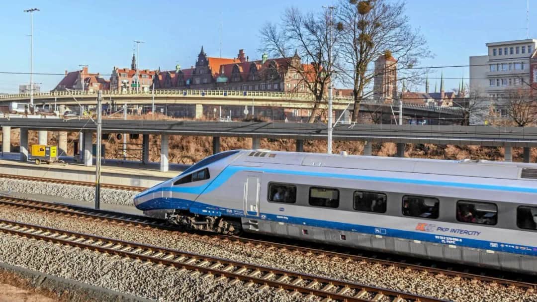 Ile jedzie pociąg z Warszawy do Gdańska? Sprawdź najszybsze opcje
