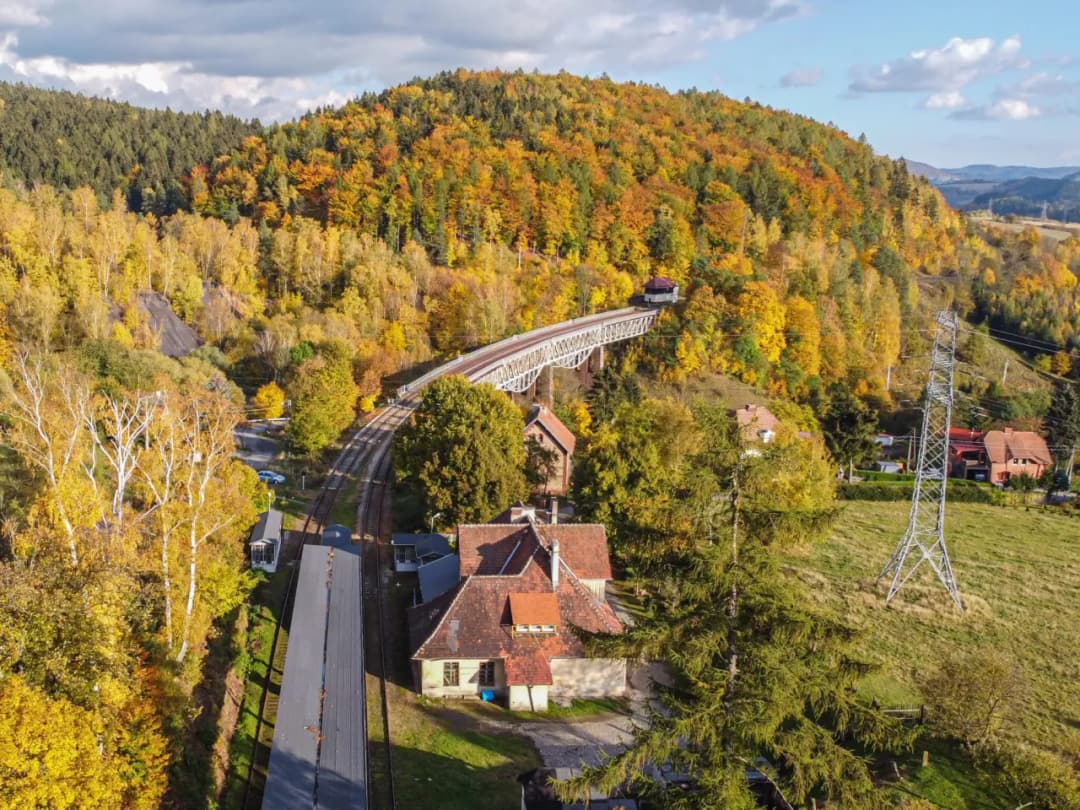 Gdzie warto pojechać pociągiem? Odkryj najlepsze destynacje i atrakcje