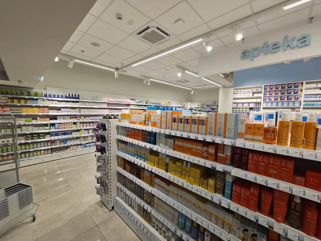 Czy na lotnisku Chopina jest apteka? Sprawdź lokalizację i godziny otwarcia!