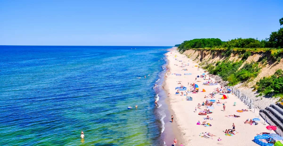 Gdzie na wakacje nad morze? Odkryj najlepsze miejsca dla rodzin