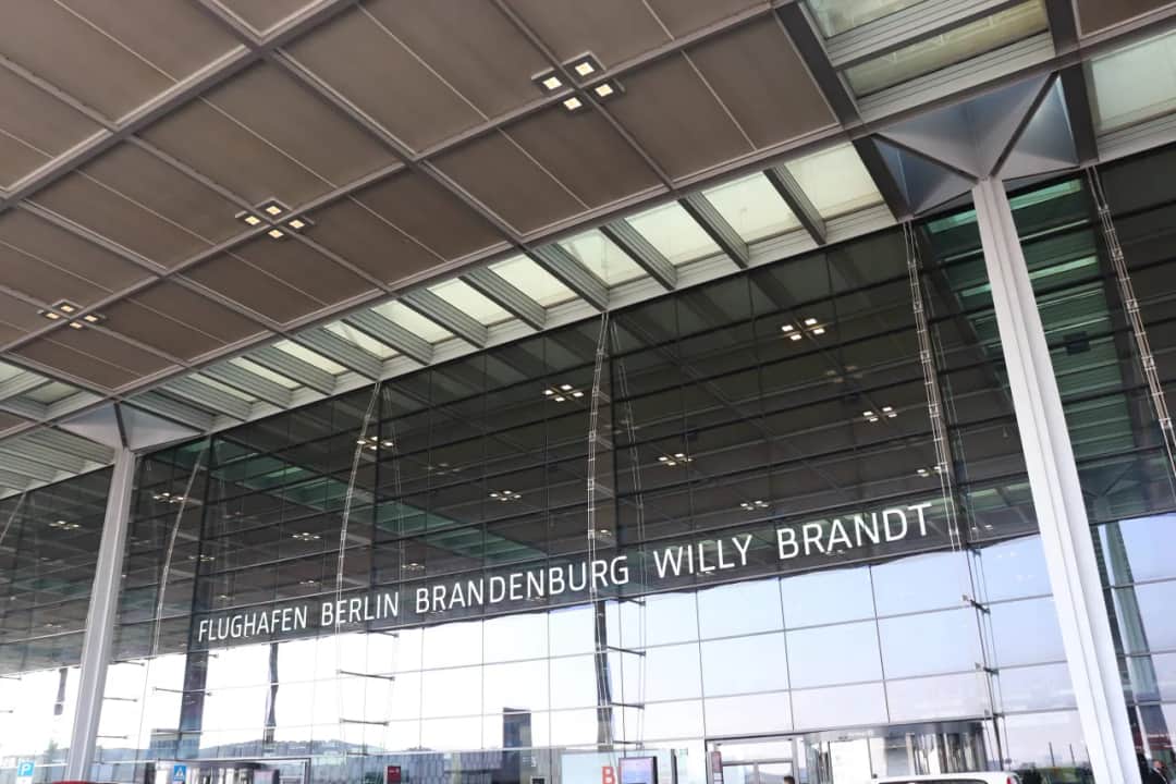Jak szybko i tanio dojechać na lotnisko Schönefeld – najlepsze opcje transportu