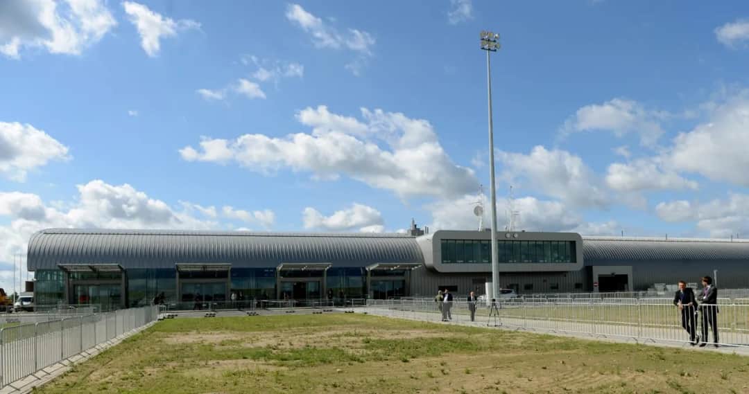 Czy lotnisko Modlin jest otwarte? Sprawdź aktualny status i usługi.