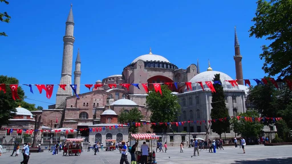 Czy w Stambule jest bezpiecznie? Odkryj zagrożenia i porady dla turystów