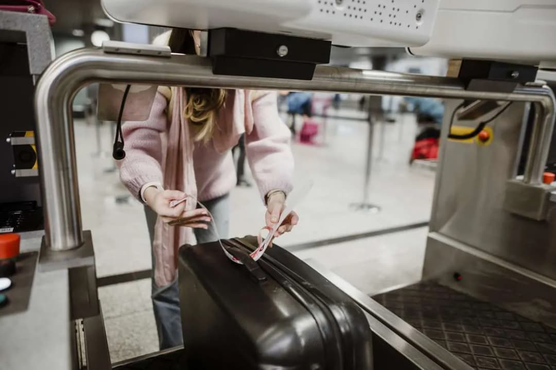 Jak nadać bagaż na lotnisku i uniknąć nieprzyjemnych niespodzianek