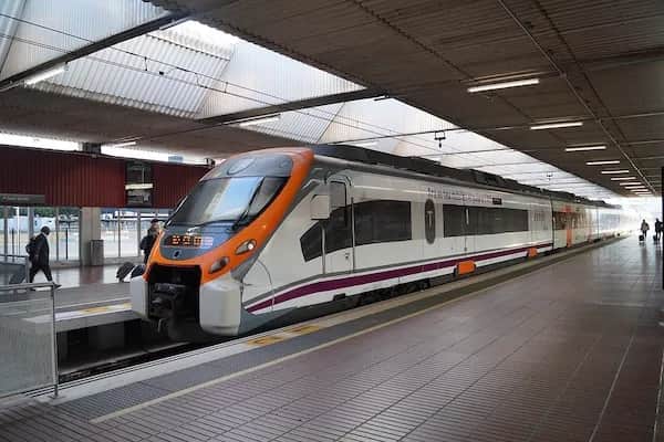 Jak szybko i tanio dojechać z lotniska Barcelona do centrum miasta